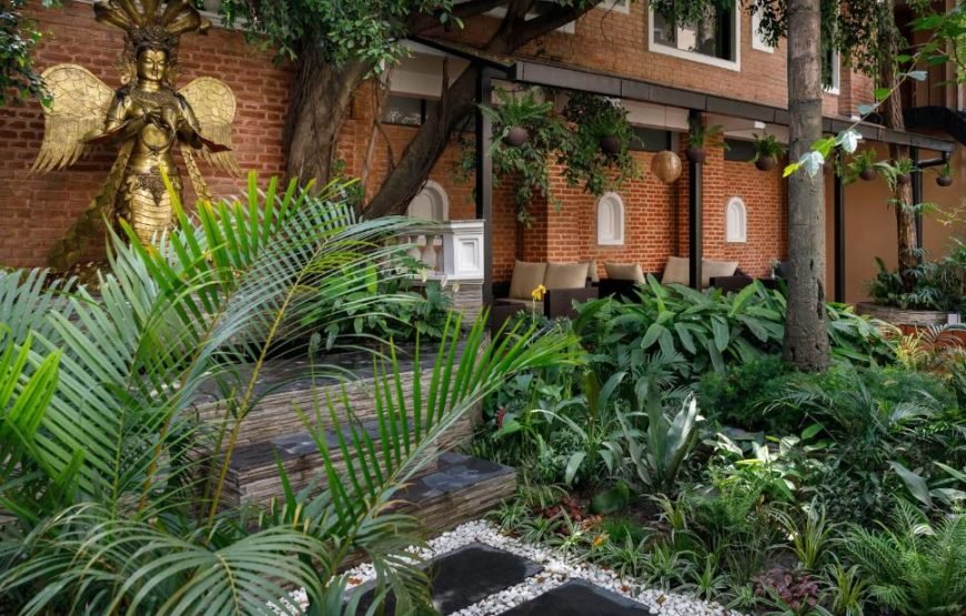 Hotel Thrive, A Tropical Courtyard