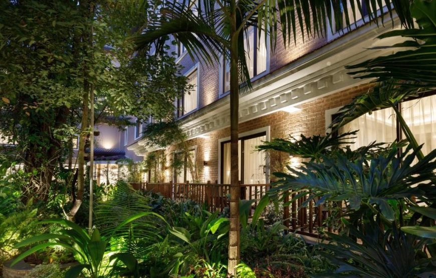 Hotel Thrive, A Tropical Courtyard