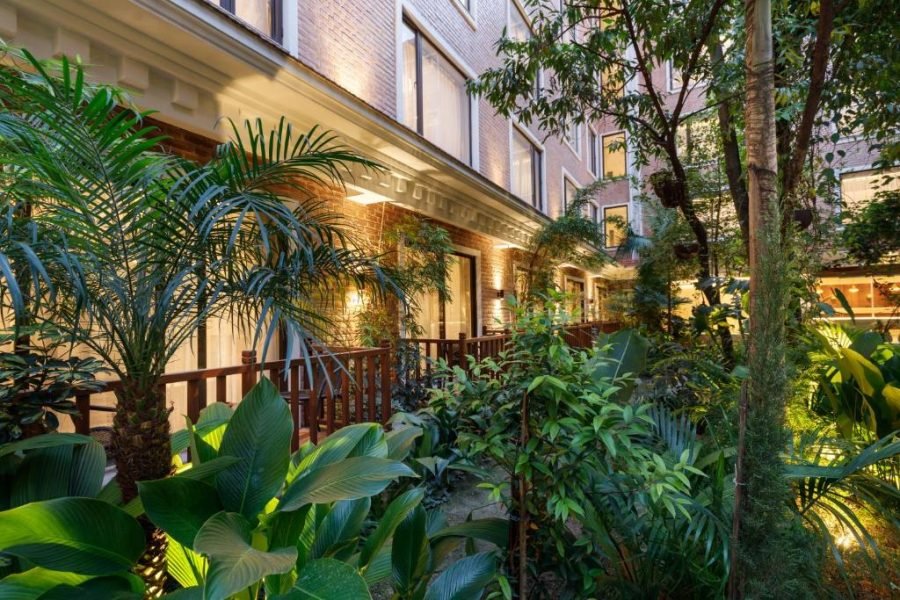 Hotel Thrive, A Tropical Courtyard